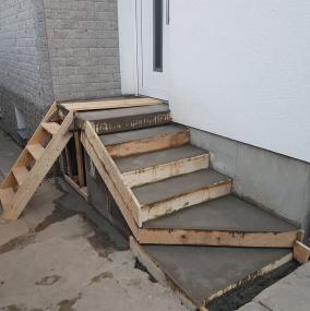 Betonování nových schodů