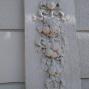 Detail opravené fasády