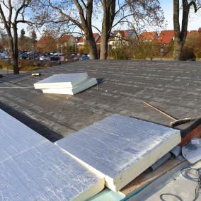 Montáž izolace na střechu RD